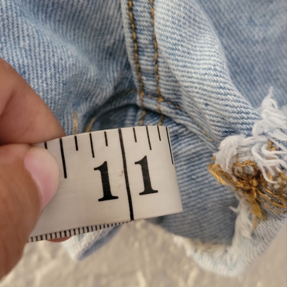 Brandy Melville Denim Shorts Size 29 - Picture 6 of 9